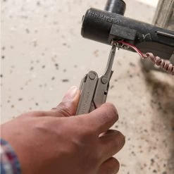 Leatherman Bond Multi-tool With Black Nylon Sheath -Sale Leatherman LT832934 Leatherman Bond Multi Tool Phillips Screwdriver