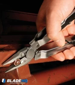 Leatherman Super Tool 300 Multi-Tool (19-in-1) 831102 11 Leatherman Super Tool 300 Multi-Tool (19-in-1) 831102 -Sale Leatherman ST 300 jaw inuse 1