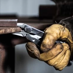 Leatherman Crunch Multi-Tool With Nylon Sheath -Sale Leatherman lt68010201k lifestyle1 x1000 e18c77f7 55f6 4142 b023 d0ea23e23603